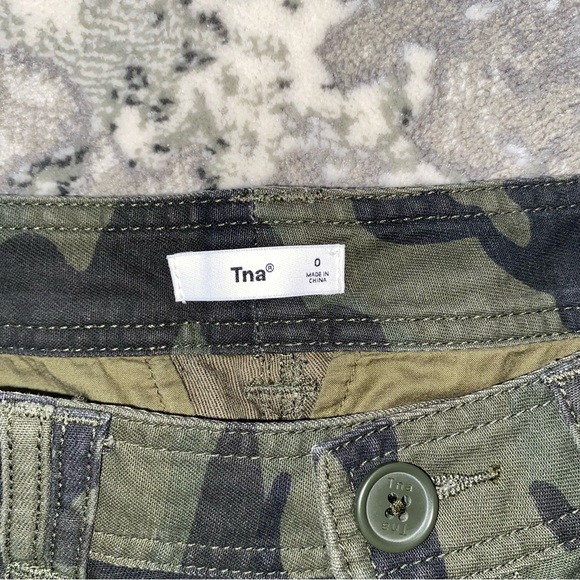 Aritiza TNA cargo shorts - Picture 4 of 4